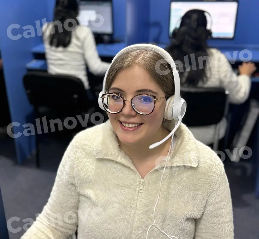 Callnovo agent following the senior-user communication protocol on a support call
